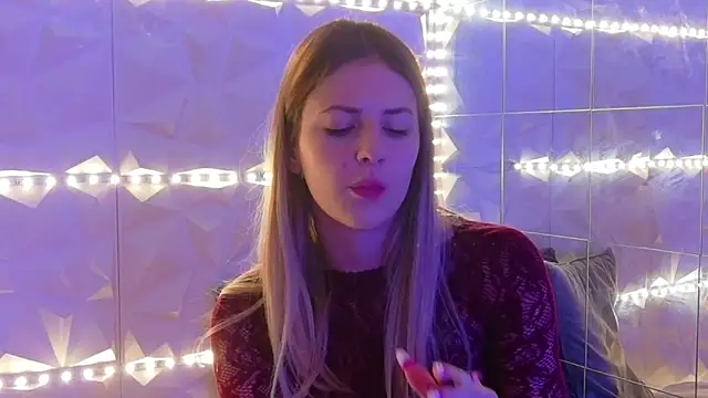 Aishha  online show from November 25, 2025, 6:02 am