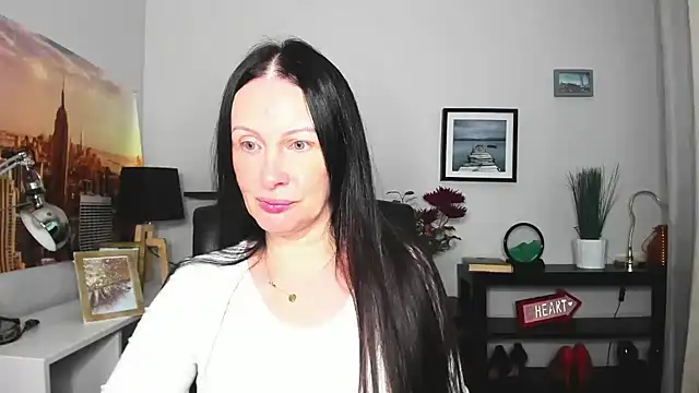 Velvet Jasmine online show from September 24, 2025, 5:33 am