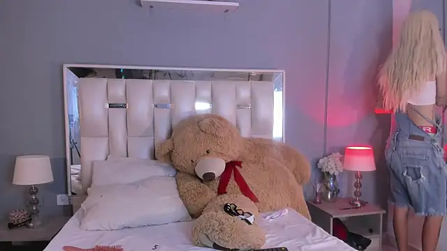 Darlyn tenderhot   online show from December 18, 2025, 2:56 pm