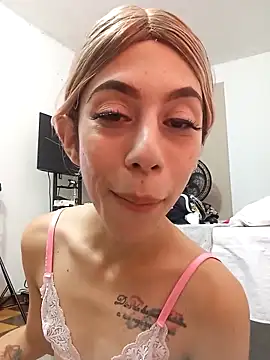 Darlyn tenderhot   online show from March 8, 2026, 4:38 am