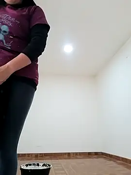 Daliz Leon online show from October 15, 2025, 3:12 pm