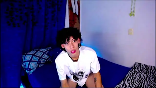 Snapshot of Thedoll_ethan7 chatting on January 17, 2026, 8:19 am Thedoll ethan7 online show from January 17, 2026, 8:19 am