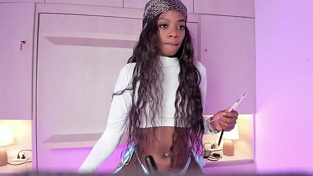 Stefannyevans  online show from March 13, 2026, 1:40 pm