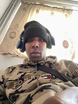 Snapshot of Yacdhehh chatting on April 11, 2026, 10:52 am Yacdhehh online show from April 11, 2026, 10:52 am