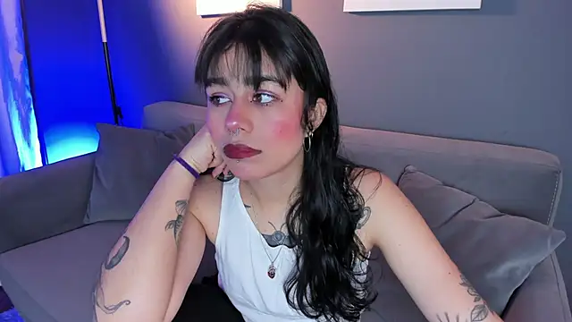 flower smith  online show from November 20, 2025, 11:43 am