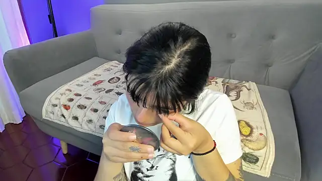 flower smith  online show from April 4, 2026, 11:40 am