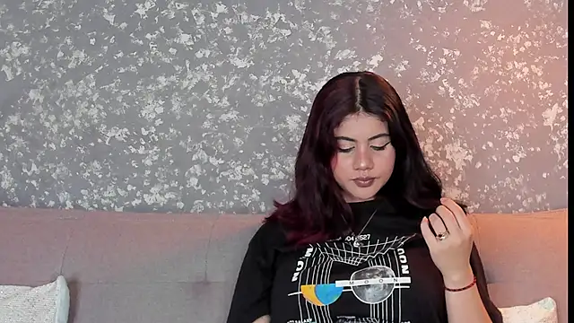 Julieth brown  online show from December 4, 2025, 7:44 pm