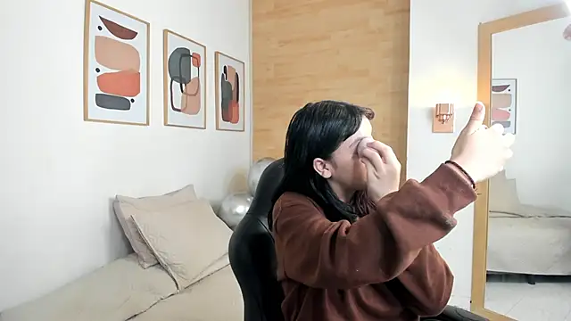 Julieth brown  online show from December 14, 2025, 11:26 am