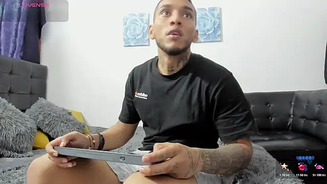 ArianaWil online show from October 21, 2025, 10:10 pm