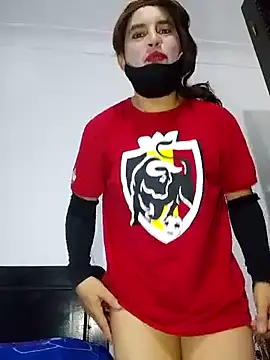 Snapshot of Banouti_23 chatting on September 24, 2025, 2:20 pm Banouti 23 online show from September 24, 2025, 2:20 pm