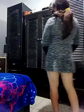 Snapshot of Banouti_23 chatting on October 3, 2025, 4:04 pm Banouti 23 online show from October 3, 2025, 4:04 pm