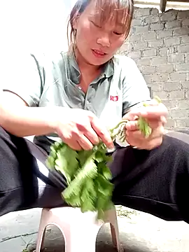 Snapshot of Mainay0033 chatting on October 18, 2025, 5:10 am Mainay0033 online show from October 18, 2025, 5:10 am