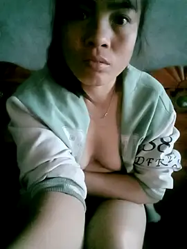 Snapshot of Maymay0033 chatting on October 24, 2025, 11:56 pm Maymay0033 online show from October 24, 2025, 11:56 pm