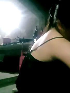 Snapshot of Maymay0033 chatting on November 3, 2025, 10:53 pm Maymay0033 online show from November 3, 2025, 10:53 pm