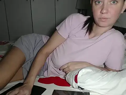 petite danielle online show from September 10, 2025, 1:27 am