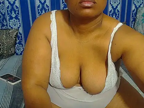 Snapshot of JUICEYLIPS333 chatting on October 14, 2025, 4:57 am JUICEYLIPS333 online show from October 14, 2025, 4:57 am