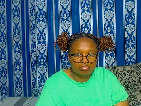 Snapshot of JUICEYLIPS333 chatting on October 14, 2025, 5:03 pm JUICEYLIPS333 online show from October 14, 2025, 5:03 pm