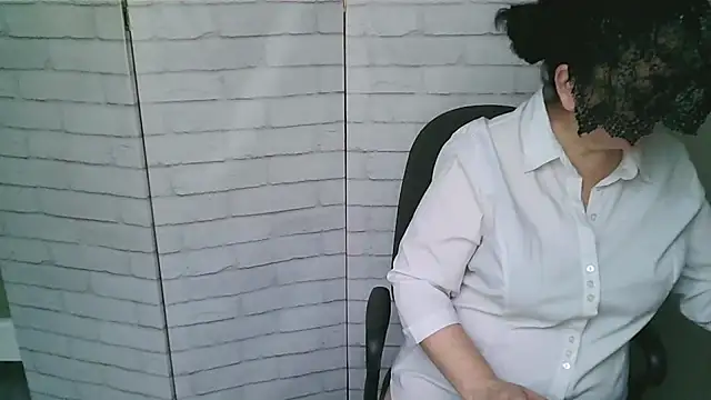 Helen xi  online show from November 21, 2025, 12:15 pm