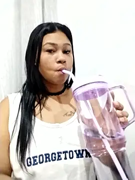 Snapshot of Tigresa23 chatting on September 29, 2025, 8:13 pm Tigresa23 online show from September 29, 2025, 8:13 pm