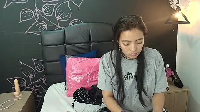 LiaMonroee  online show from December 16, 2025, 11:59 am