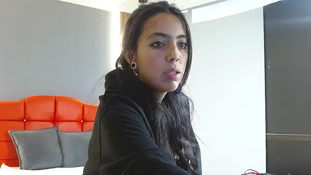 Snapshot of LiaMonroee_ chatting on February 11, 2026, 11:59 am LiaMonroee online show from February 11, 2026, 11:59 am