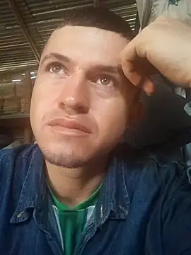 Snapshot of Loquendo2201 chatting on September 17, 2025, 1:13 pm Loquendo2201 online show from September 17, 2025, 1:13 pm