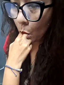Snapshot of Syndel23 chatting on May 23, 2026, 2:28 am Syndel23 online show from May 23, 2026, 2:28 am