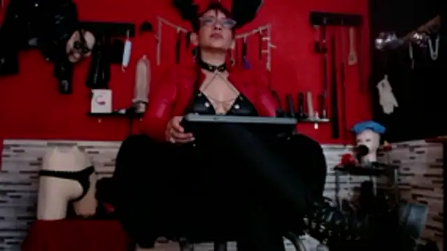 Snapshot of Miss_Mirandaa chatting on October 21, 2025, 11:16 pm Miss Mirandaa online show from October 21, 2025, 11:16 pm