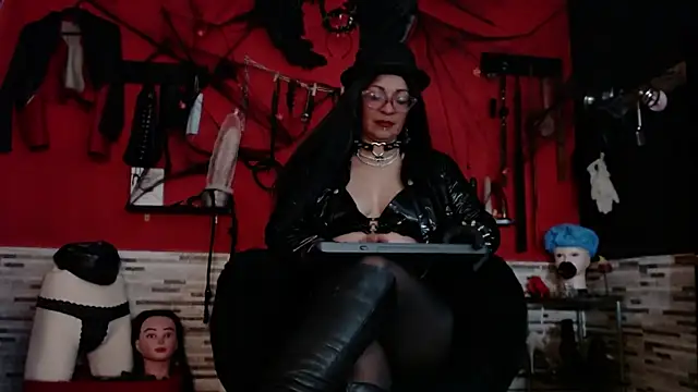 Snapshot of Miss_Mirandaa chatting on November 1, 2025, 4:14 am Miss Mirandaa online show from November 1, 2025, 4:14 am