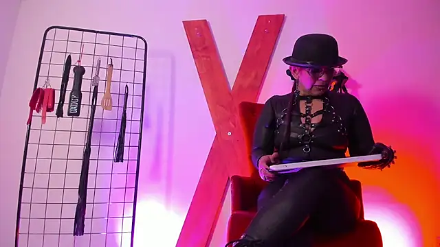 Miss Mirandaa online show from November 22, 2025, 2:16 pm