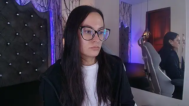 Zami Escobar of online show from November 13, 2025, 6:51 pm