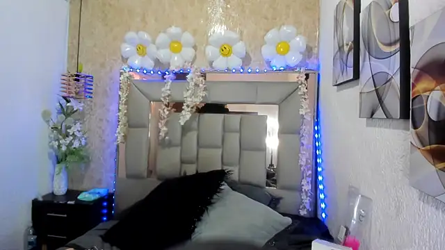 Candy Hott7 online show from October 10, 2025, 2:05 pm