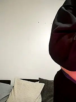 lilyan12 online show from April 9, 2026, 1:27 am