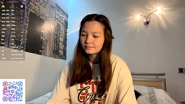 KiraVelvet online show from September 22, 2025, 2:46 am