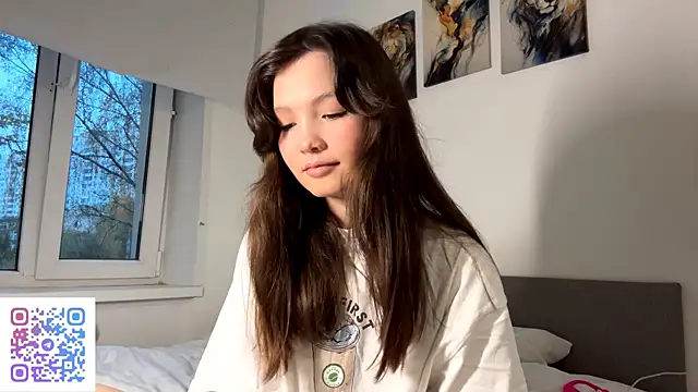 KiraVelvet online show from October 6, 2025, 2:14 pm