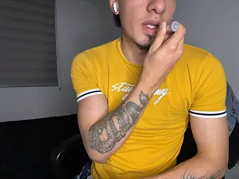 Juliopaspi online show from April 16, 2026, 4:02 am