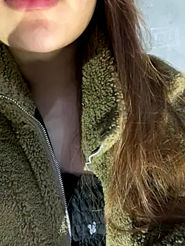 Hinne07 online show from November 4, 2025, 3:55 pm