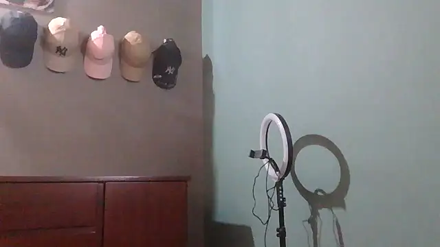 Pocahontas tw online show from November 11, 2025, 1:44 pm