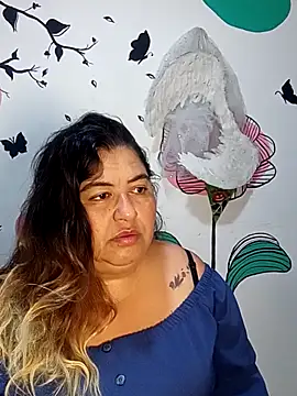 curvy diva  online show from December 15, 2025, 9:13 am