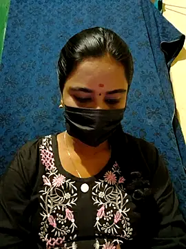 mini-queen online show from November 1, 2025, 3:03 pm