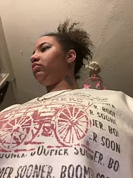 StylishEchium online show from February 4, 2026, 6:03 pm