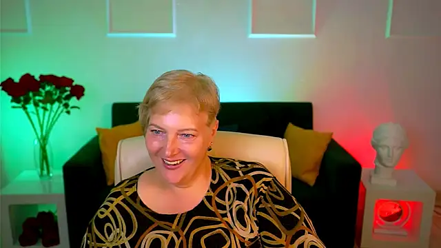 MaryMogan online show from October 1, 2025, 12:55 pm