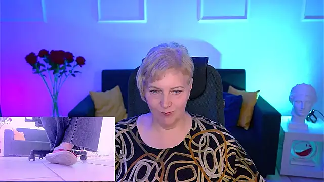 MaryMogan online show from October 7, 2025, 8:44 am