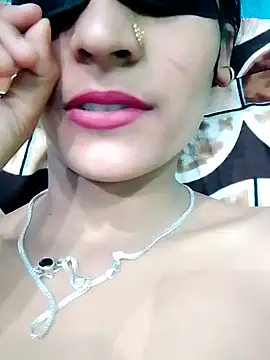 Pahadi couple online show from October 17, 2025, 4:48 am