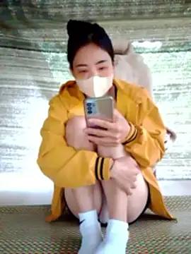 Snapshot of Georgia_here chatting on November 3, 2025, 12:35 am Georgia here online show from November 3, 2025, 12:35 am