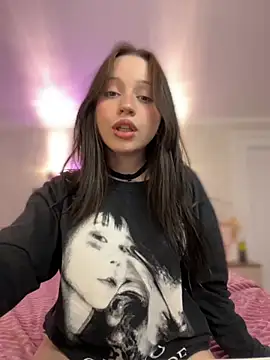 YourLittleDevil online show from September 24, 2025, 1:36 pm