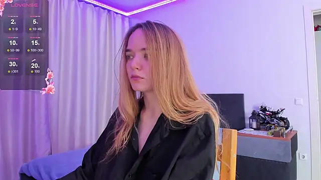 JanetShy online show from October 5, 2025, 7:07 am