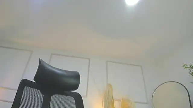 Emilywillis8 online show from October 28, 2025, 1:25 pm