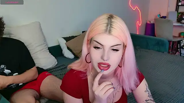 Alice18James online show from September 18, 2025, 1:46 pm