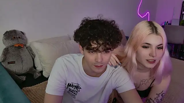 Snapshot of Alice18James chatting on September 25, 2025, 6:39 am Alice18James online show from September 25, 2025, 6:39 am